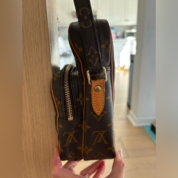 Louis Vuitton Amazone Crossbody - Picture 6 of 12